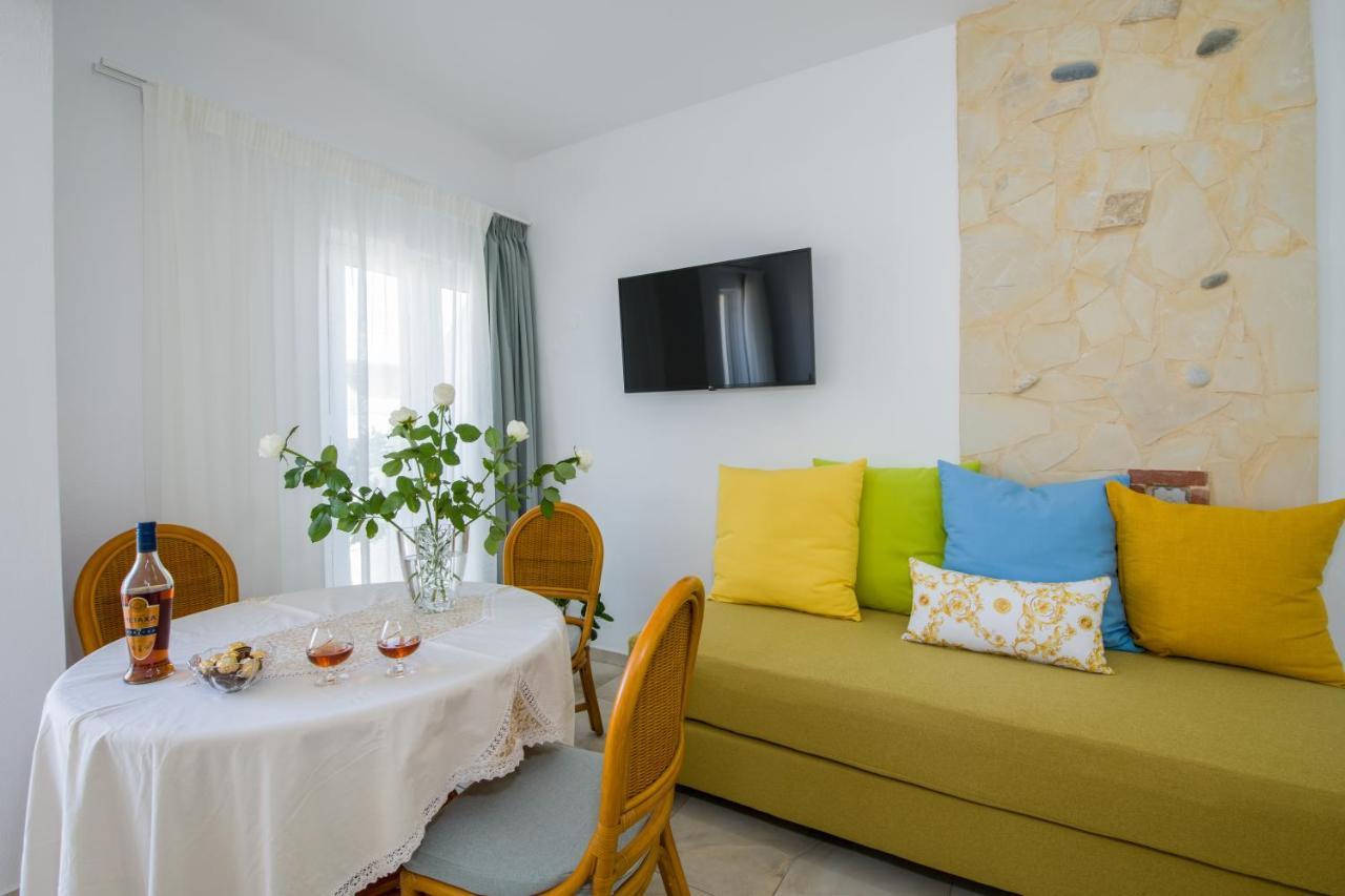 Lucky Suites (Adults Only) Resmo Dış mekan fotoğraf